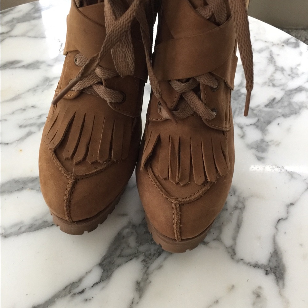 Caramel booties